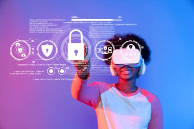 Sanal gerçeklik ve siber güvenliğin yenilikçi kesişimlerini araştırın, gelişmekte olan dijital ortamda koruma ve gizliliği geliştirmeye odaklanın. XDMCP