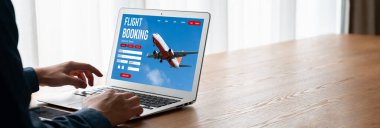 Online uçuş rezervasyon sitesi mod rezervasyon sistemi sağlar. Seyahat teknolojisi kavramı .