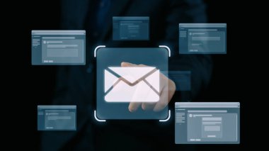 İş adamı e-posta kutusunu kontrol ediyor, daha iyi verimlilik için mesajları düzenliyor ve önceliklerini belirliyor. Etkili iletişim için akıllı e-posta teknikleri öğren. Kullanıcı Kimliği