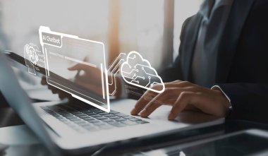 Yapay zeka sanal asistanı Chatbot ile yapay zeka konsepti ile insan etkileşimi, yapay zeka mühendisliği, LLM yapay zeka derin öğrenimi iş desteği için üretken yapay zeka kullanımı. EIDE