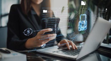 İş adamı siber güvenliğin özünü keşfeder. Siber koruma yöntemlerini, siber tehditleri derinlemesine araştır ve siber güvenlik duruşunu destekle. Siber Güvenlik Çağı EIDE 'de gezinmek için gerekli