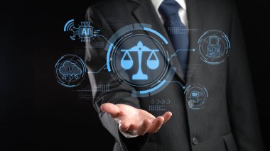 Bir işadamı, hukuk ve teknoloji etiğinin kesişmesini sembolize ederek, yapay zeka ve siber güvenlik simgeleriyle geliştirilmiş adalet terazilerinin dijital bir temsilini gösteriyor. XDMCP