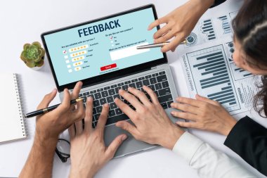 Müşteri geribildirim ve şirket işleri için canlı bilgisayar yazılımı analizi