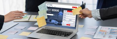 Online uçuş rezervasyon sitesi canlı rezervasyon sistemi sağlar. Seyahat teknolojisi kavramı .
