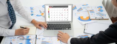 Kişisel organizatör ve çevrimiçi iş dünyası için hızlı zamanlama planlaması için bilgisayar yazılım uygulaması takvimiName