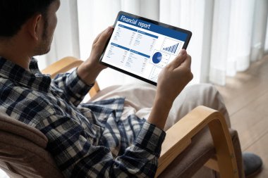 İş veri paneli, pazarlama stratejisi planlaması için iş zekası analizi sunar. Müşteri taleplerini analiz etmek ve iş dünyasının geleceğini önceden görmek için büyük veriler sunulur.