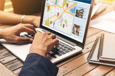 Çevrimiçi gayrimenkul kiralama araştırması bilgisayarda çok rahat. Ev kiralama sitesi çevrimiçi.