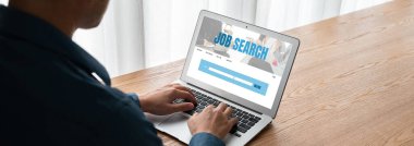 Çalışanların işe alım İnternet ağındaki iş fırsatlarını araması için mod web sitesinde online iş araması