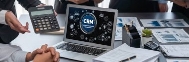 CRM işletme ve işletme için canlı bilgisayarda müşteri ilişkileri yönetim sistemi