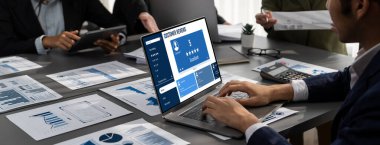 Şirket işleri için canlı bilgisayar yazılımının müşteri deneyimi ve gözden geçirme analizi