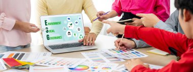 ESG 'nin canlı işletmeler için sosyal yönetim politikası ESG' nin yüksek puanını elde etmek için bir standart belirlemek