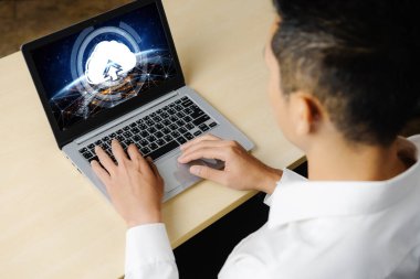 Mod uzak çalışma ve kişisel veri depolama için bulut hesaplama yazılımı