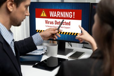 Bilgisayar ekranındaki virüs uyarısı canlı siber tehdit, hacker, bilgisayar virüsü ve kötü amaçlı yazılım tespit etti