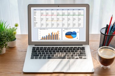 İş veri paneli, pazarlama stratejisi planlaması için iş zekası analizi sunar. Müşteri taleplerini analiz etmek ve iş dünyasının geleceğini önceden görmek için büyük veriler sunulur.