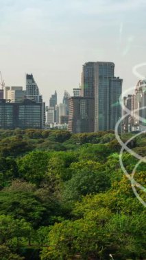 Çevre kirliliğini azaltmak ve ESG hedeflerine ulaşmak için temiz enerji, geri dönüşüm ve sıfır atık yönetimi yoluyla sürdürülebilir değişim kavramına doğru kayan yeşil şehir teknolojisi .