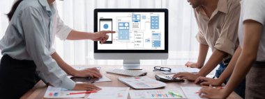 Hareketli mobil uygulama ve web sitesi için UX UI tasarım süreci. Profesyonel uygulama geliştiricisi için kablo grafiğinin yaratıcı prototipi .