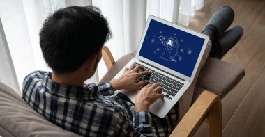 Yapay zeka teknolojisini çalıştırmak için komut mühendisi ve kullanıcı kolaylığı için üretici yapay zeka yardımcı araçları insanların yapay zeka hareketini teşvik ederek üretken yapay zeka fonksiyonları ile çalışmasına yardımcı olur