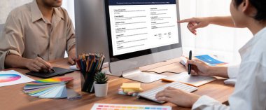 Dijital yasal sözleşme, bilgisayar ekranındaki koşulları ve şartları, gelecekteki ticari hareketlilik anlaşması için çevrimiçi dijital imzaya hazır hale getirir.