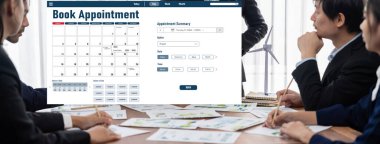 İnternet sitesinde canlı eleştiriler için çevrimiçi aplikasyon rezervasyon takvimi