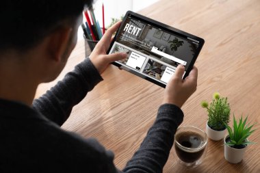 Çevrimiçi gayrimenkul kiralama araştırması bilgisayarda çok rahat. Ev kiralama sitesi çevrimiçi.