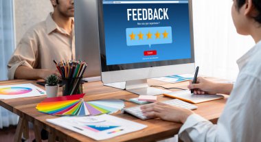 Müşteri geribildirim ve şirket işleri için canlı bilgisayar yazılımı analizi