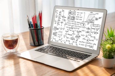 Bilgisayar ekranında bilim ve eğitim kavramını gösteren matematiksel denklemler ve modem formülü