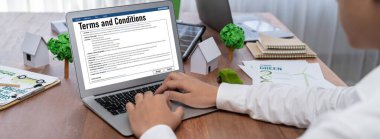 Dijital yasal sözleşme, bilgisayar ekranındaki koşulları ve şartları, gelecekteki ticari hareketlilik anlaşması için çevrimiçi dijital imzaya hazır hale getirir.