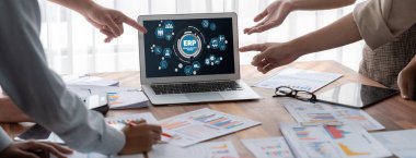 Pazarlama stratejisini planlamak için ERP girişimi kaynak planlama yazılımı