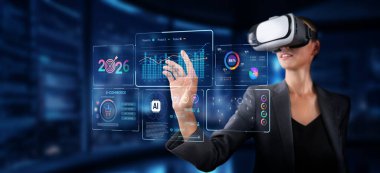 Bir iş kadını, VR kulaklık kullanarak sanal veri gösterileri yapıyor, gelecekteki pazarlama eğilimlerini ve e-ticaret başarısı için yapay zeka çözümlerini araştırıyor. XDMCP