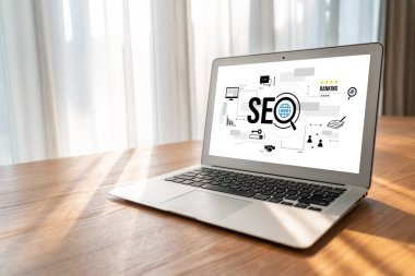 Model e-ticaret için SEO arama motoru optimizasyonu ve bilgisayar ekranında gösterilen çevrimiçi perakende işi