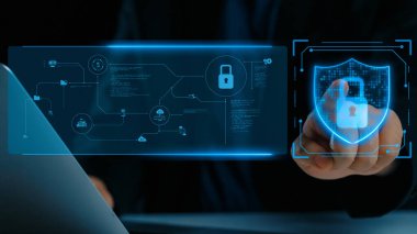 İş adamı siber güvenliğin özünü keşfeder. Siber koruma yöntemlerini, tehditleri derinlemesine araştır ve siber güvenlik duruşunu güçlendir. Siber güvenlik çağında UUID 'de gezinmek için gerekli