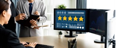 Pazarlama stratejisi planlaması için canlı yazılım bilgisayarında müşteri memnuniyeti ve değerlendirme analizi