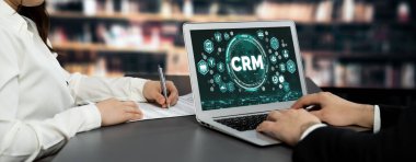 CRM işletme ve işletme için canlı bilgisayarda müşteri ilişkileri yönetim sistemi