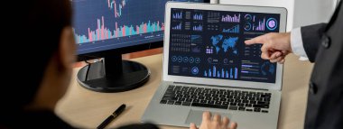 İş veri paneli, pazarlama stratejisi planlaması için iş zekası analizi sunar. Müşteri taleplerini analiz etmek ve iş dünyasının geleceğini önceden görmek için büyük veriler sunulur.