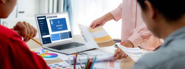 Şirket işleri için canlı bilgisayar yazılımının müşteri deneyimi ve gözden geçirme analizi