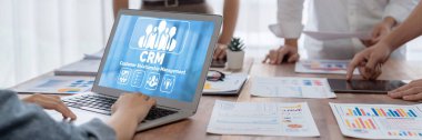 CRM işletme ve işletme için canlı bilgisayarda müşteri ilişkileri yönetim sistemi