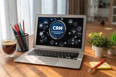 CRM işletme ve işletme için modern bilgisayarda müşteri ilişkileri yönetim sistemi
