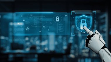 Robotik bir el, parlayan bir dijital kalkan ikonu ile etkileşime girer ve gelişmiş güvenlik teknolojisi sergiler. Modern ofis siber korumanın geleceğine dair ipuçları veriyor. Auvana