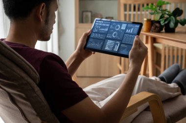 İş veri paneli, pazarlama stratejisi planlaması için iş zekası analizi sunar. Müşteri taleplerini analiz etmek ve iş dünyasının geleceğini önceden görmek için büyük veriler sunulur.