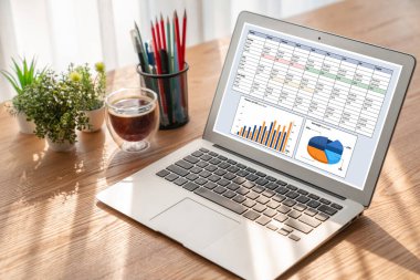 İş veri paneli, pazarlama stratejisi planlaması için iş zekası analizi sunar. Müşteri taleplerini analiz etmek ve iş dünyasının geleceğini önceden görmek için büyük veriler sunulur.