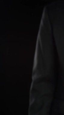 İşadamı, ticari kar artışının gelecekteki hedefe arttığını gösteren imalı bir tablo çizdi. Şirket işlerinin yükselmesi için mükemmel bir mali durum. Finans ve para teknolojisi .