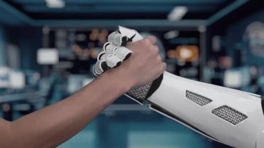 Bir insan eli ve robotik bir el parlayan bir bulut depolama ikonuna uzanıyor, modern bir çalışma alanında insan zekası ve teknoloji arasındaki işbirliğini sembolize ediyor. Auvana