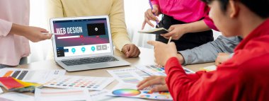 Web sitesi tasarım yazılımı çevrimiçi perakende ticaret ve e-ticaret için canlı şablon sağlıyor