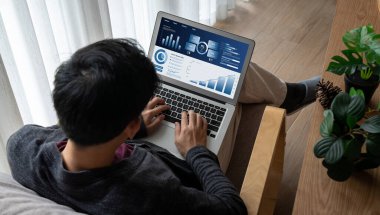 İş veri paneli, pazarlama stratejisi planlaması için iş zekası analizi sunar. Müşteri taleplerini analiz etmek ve iş dünyasının geleceğini önceden görmek için büyük veriler sunulur.