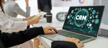 CRM işletme ve işletme için modern bilgisayarda müşteri ilişkileri yönetim sistemi