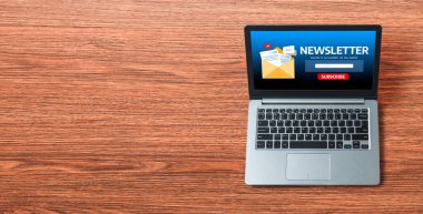 Müşterilerin abone olmak için bilgisayardaki haber belirleme sayfası Sugly Newsletter güncelleme bilgilerini aboneye aktarması