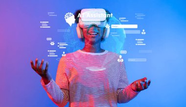 Neşeli genç bir kadın, yapay zeka teknolojisi ve yardımını temsil eden canlı dijital elementlerle çevrili sanal gerçeklik kulaklığı deneyiminin keyfini çıkarıyor. XDMCP