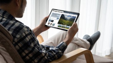 Yapay zeka yapay zeka işleme gücünün kullanımıyla birlikte metin tasarımcısı ve kullanıcılarına resim ve metin tasarımcılarına komut metnine göre resim verme imkânı sunar