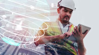 Gelecekteki bina inşaatı ve HUD hologram grafik tasarımı ile yaratıcı mühendislik projesi konsepti. İnşaat mühendisi, mimar ya da inşaat işçisi modern sivil teknoloji ile çalışıyor..