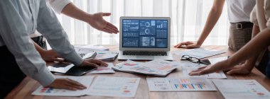 İş veri paneli, pazarlama stratejisi planlaması için iş zekası analizi sunar. Müşteri taleplerini analiz etmek ve iş dünyasının geleceğini önceden görmek için büyük veriler sunulur.